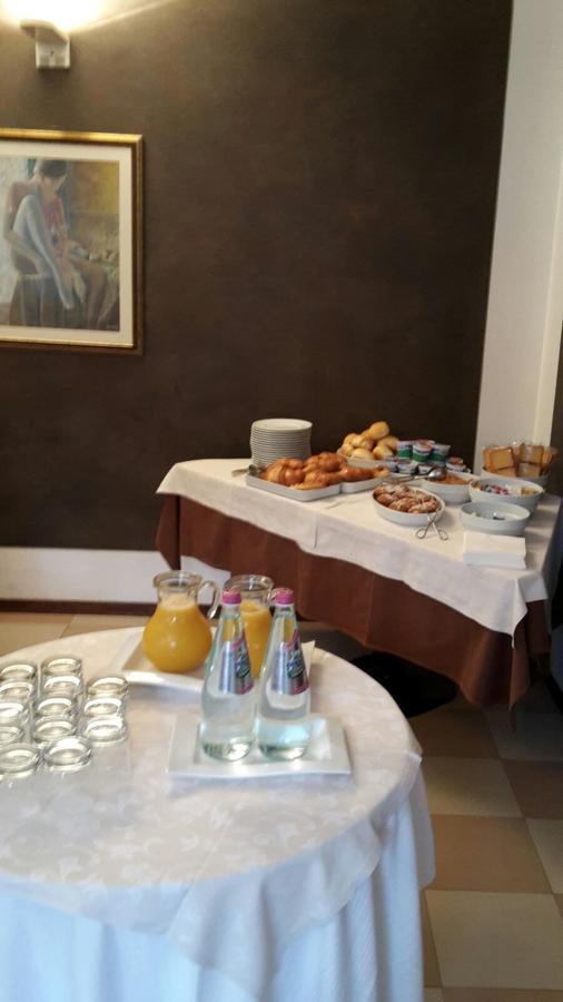 Hotel Ristorante Centrale Vestone Luaran gambar