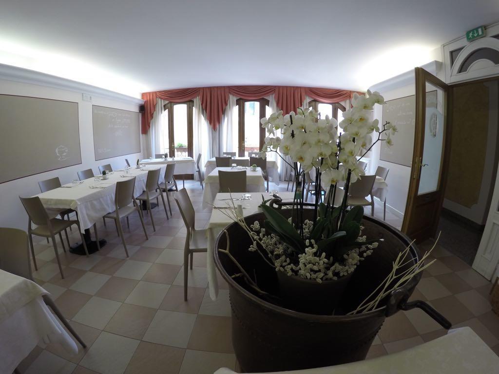 Hotel Ristorante Centrale Vestone Luaran gambar
